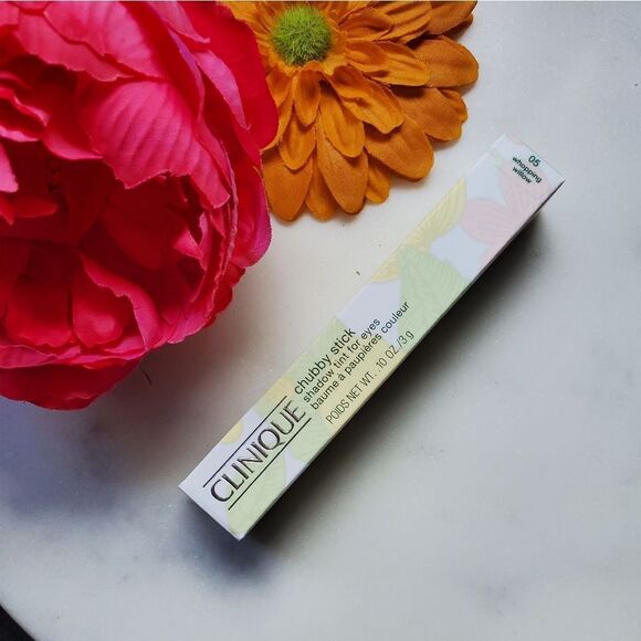 Clinique Chubby Eyeshadow Stick in Whopping Willow (Metallic Olive) - Picture 13 of 16